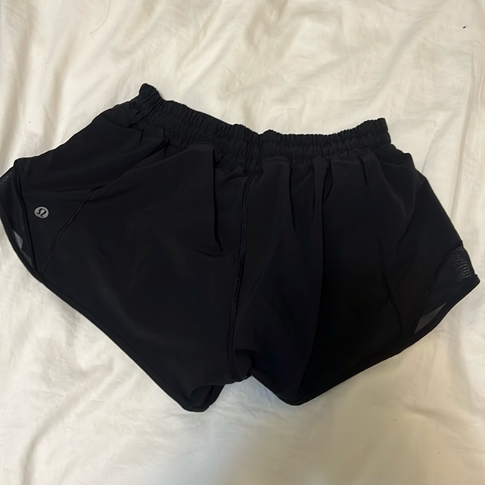 Lululemon Hotty Hot Short II 2.5" Black Size 6 W7ARKR